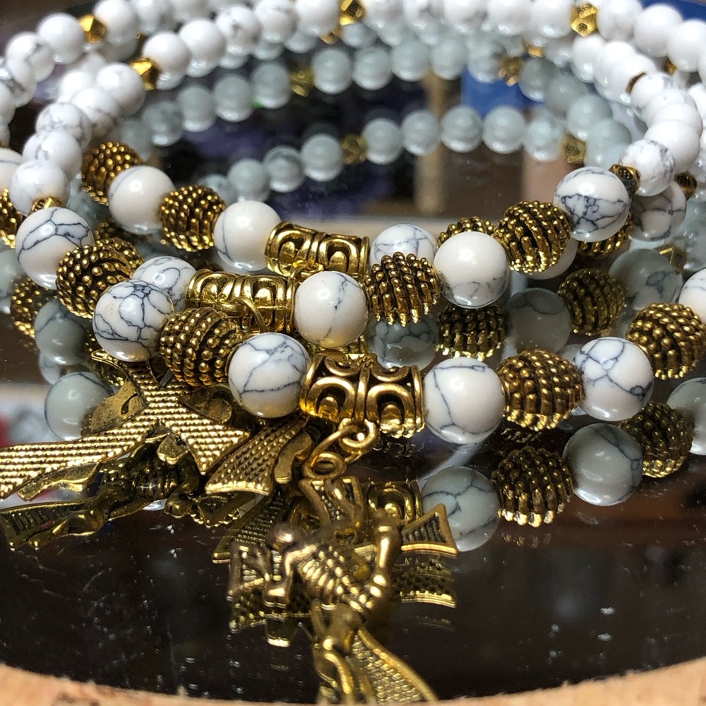 💎Gold and White Beaded Ankle Howlite STRETCH Bracelet, Listing is for 1. 🫶🏻